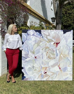 Ulyana Korol in the Studio: Ulyana with her largescale peony painting “Fairytale veil” (150x150cm)