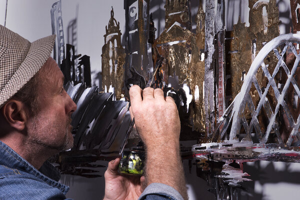 Frédéric Daty in the Studio: Pose de feuilles d'or, cuivre et argent