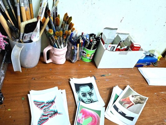 Roi Pajursky in the Studio: Studio view and creative process of contemporary artist Roi Pajursky.