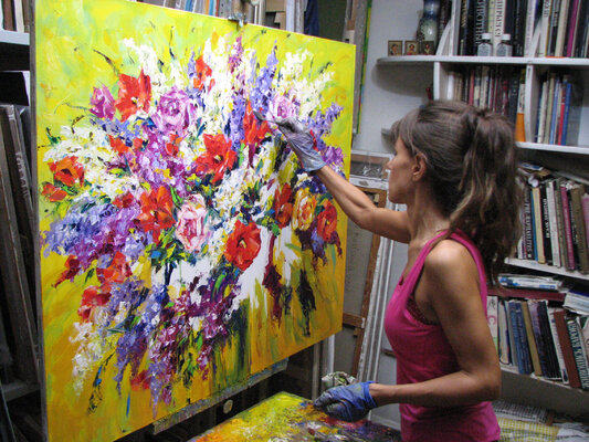 Iryna Kastsova in the Studio: photo in the artist's studio