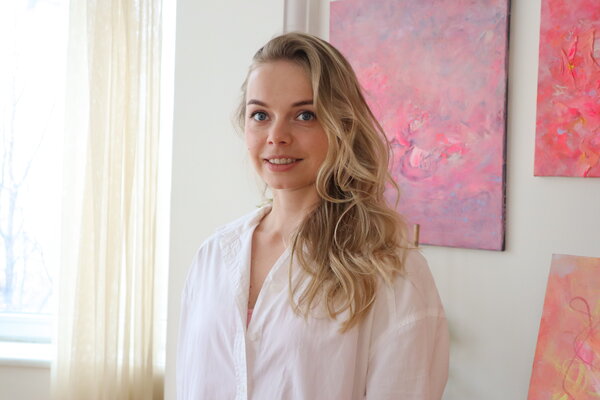 Anastasiya Devochkina in the Studio