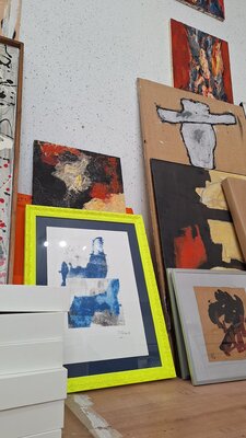 Juanjo Ortubia in the Studio: Donde las obras de arte esperan un hogar