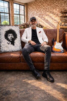 Fabio Guzzano in the Studio: Jimi Relaxing