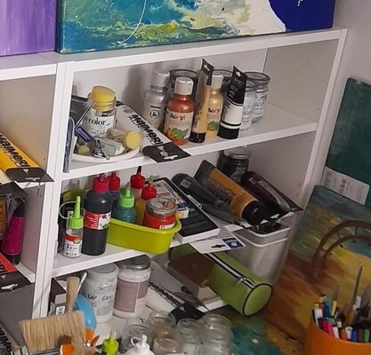 Steann Artist in the Studio: Il mio angolo di casa 'rubato' alla famiglia ma dedicato alla mia arte... con l'entusiastico appoggio di marito, gatti e cane.