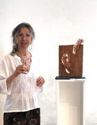 MARINA MABE BERTAGNIN in the Studio: Nel bene e nel male, lasciamo attorno a noi una traccia delle nostre scelte... nelle persone che incontriamo.. nei sorrisi che doniamo, nei progetti che favoriamo. Ogni occasione si può rivelare preziosa, come un seme..