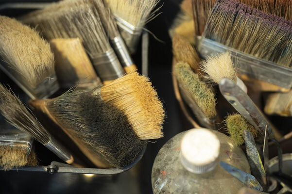Daniel PIRROTTA in the Studio: Des brosses, beaucoup de brosses !