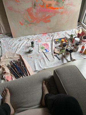 Anastasia Pris in the Studio: Work in Progress, im Studio