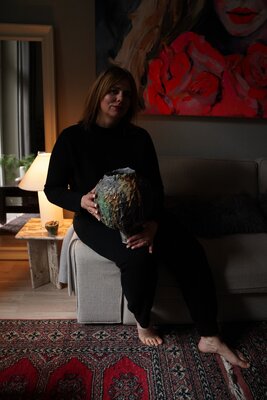 Anastasia Pris in the Studio: Im Studio, mit Keramik Art Objekt