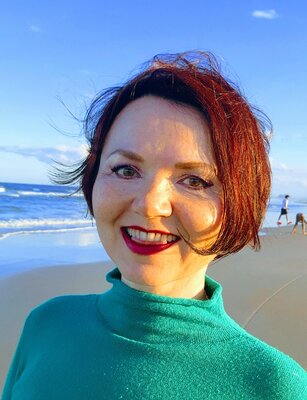 ELENA LE CLAIRE in the Studio: on the beach