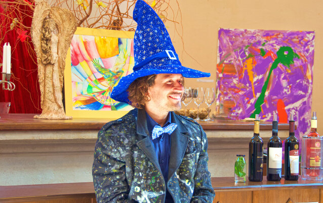 Teo Sirio Sica in the Studio: Me reading a welcome poem to my opening exhibition of "MagiColor", in the Castle of Smolenice, Slovakia 2019