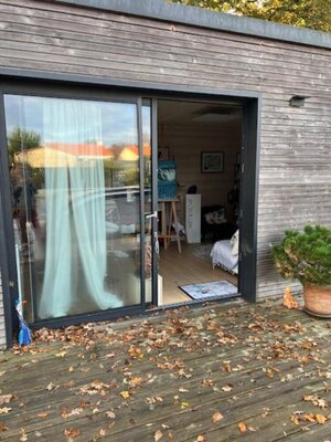 NATHALIE BRUYERE in the Studio: vue extérieur studio atelier