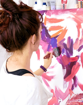 Aylin Schickel in the Studio