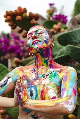 Lina Redford in the Studio: Turn me into art project, self-portrait Lina Redford
