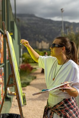 Lina Redford in the Studio: Soller Tennis Club Live painting performance for The Good Circle, Mallorca