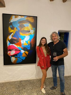 Lina Redford in the Studio: Together with the photographer Eric Ceccarini at the Exhibition in Cana Pepeta, Ibiza