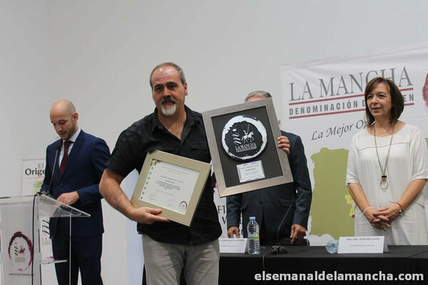 Rafael Carrascal García in the Studio: Recibiendo Primer Premio de EL TOBOSO en TOLEDO. Año 2019.