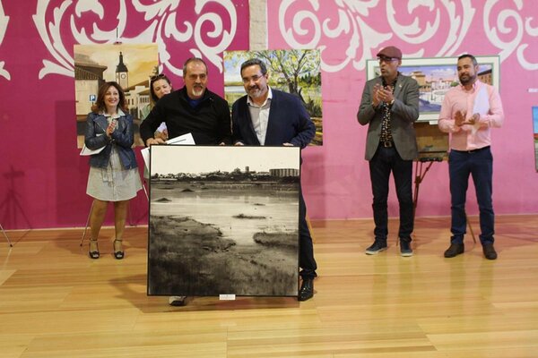 Rafael Carrascal García in the Studio: Recibiendo Primer Premio en Pedro Muñoz (Ciudad Real). Año 2019.