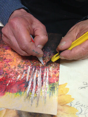 Jean-Luc Lacroix in the Studio: L'artiste pendant la création de "Freescape", 20x20cm, sur carton entoilé. Collage d'un filet pour accentuer le rendu de cet abstrait.