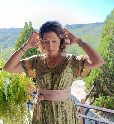 Ivana Urso in the Studio: "Ogni opera comincia qui- nel silenzio prima del gesto. "