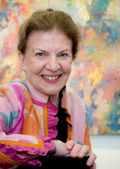 Ernestine Tahedl on Select
