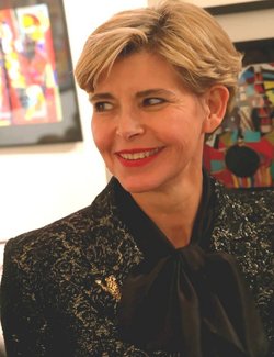 Follow Catherine Sénéchal on Select