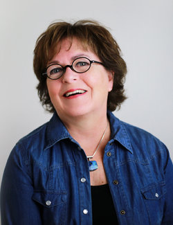 Follow Renée De Gagné on Select