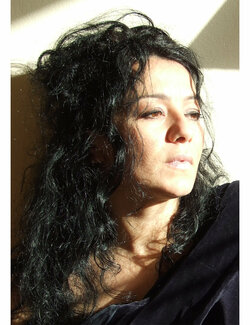 Follow Anna Sidi-Yacoub on Select