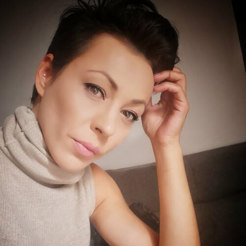 Follow Ana María Cepoi on Select