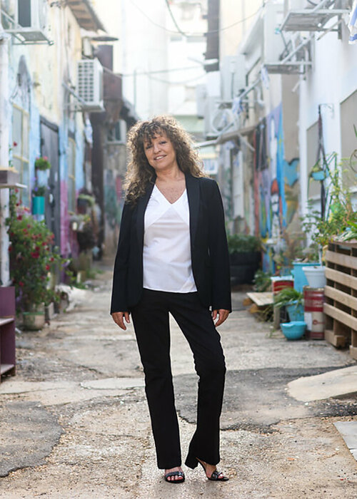 Einat Lev Ari on Select