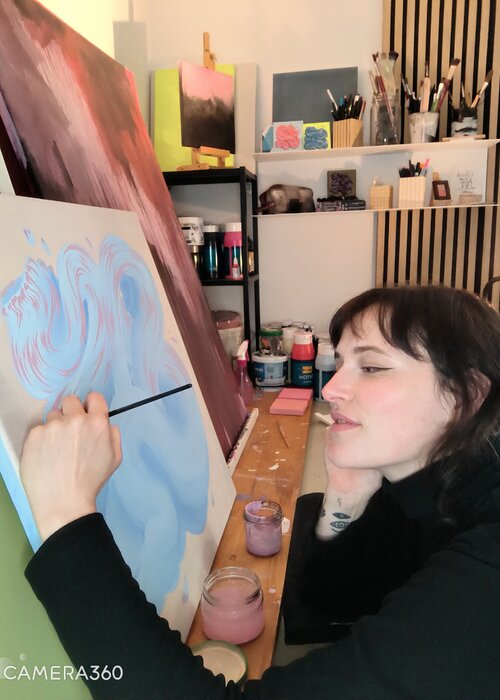 Leonie Ogroske on Select