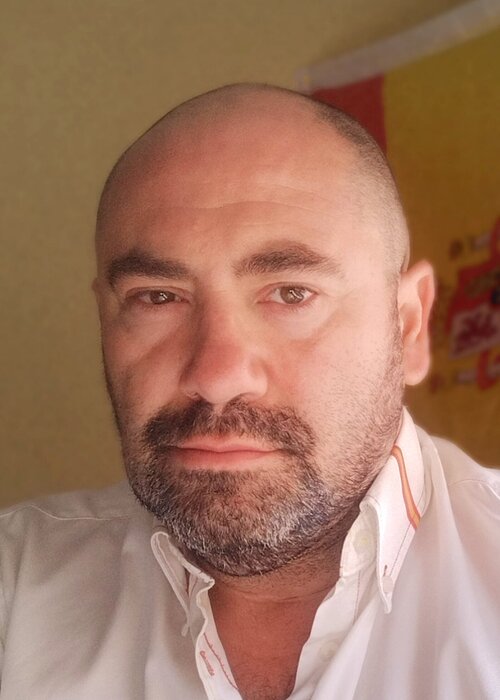 Adolfo Vázquez Burgos on Select