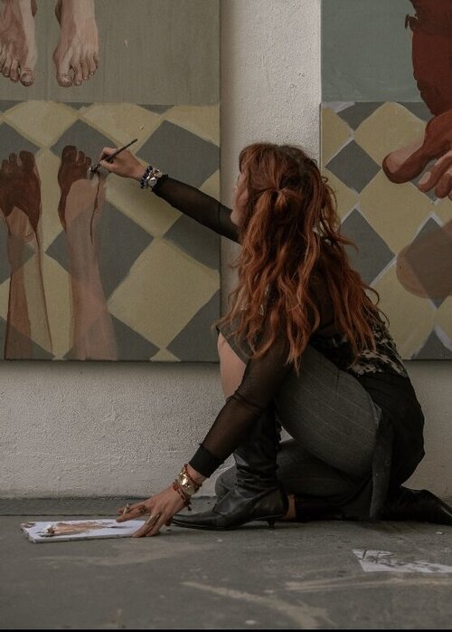 Kristina Felzinger on Select