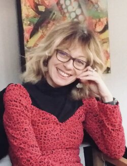 Follow Elle BORY on Select