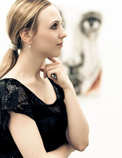 Follow Sarah Jil Niklas on Select
