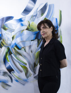 Follow Laura Porcelli on Select