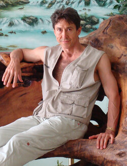 Follow Alex Hook Krioutchkov on Select