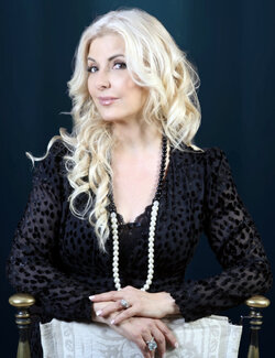Follow Anne-Marie Torrisi on Select