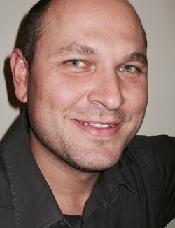 Follow Yiannis Kaminis on Select