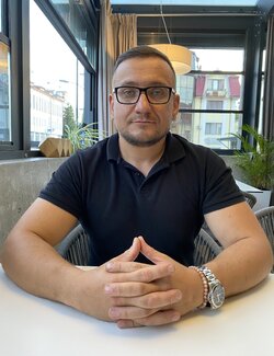Follow Andrey Chebotaru on Select