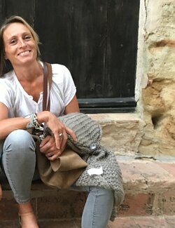 Follow myriam de LAFFOREST on Select