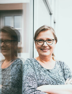 Follow Vera Jochum on Select