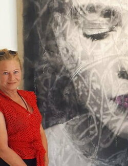 Follow Dagmar Ridky on Select