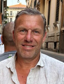 Follow Herold Van den Berg on Select