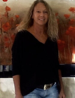 Follow Claudia Lucini on Select