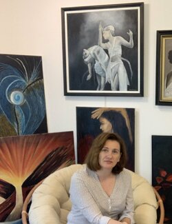 Follow Carmen Aurariu on Select