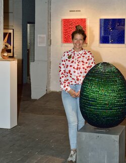 Follow Barbara Greindl on Select