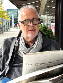 Follow Robert Süess on Select