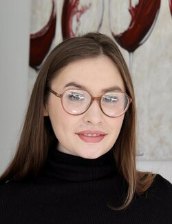 Follow Liza Illichmann on Select
