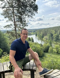 Follow Arturas Lapajevas on Select