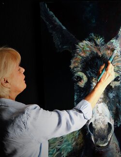 Follow Christa Riemann on Select